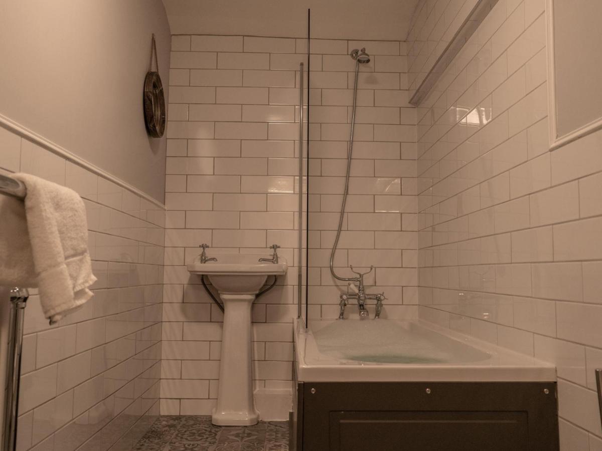 Hotel The Milestone Sowerby Bridge Esterno foto